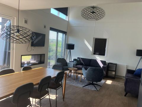 MAISON 8 personnes - Cube Magnefique