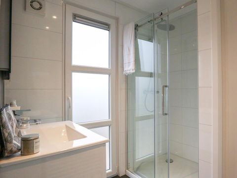 BUNGALOW 4 personnes - Cube Exclusif