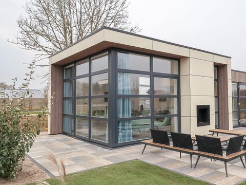 BUNGALOW 4 personnes - Cube Exclusif