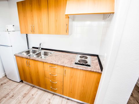 APPARTEMENT 4 personnes - 3 adultes + 1 enfant de moins de 15 ans - 1 chambre - Vue mer - Balcon