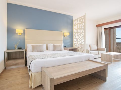 CHAMBRE 2 personnes - Supérieur - Terrasse ou Balcon - Petit-déjeuner inclus