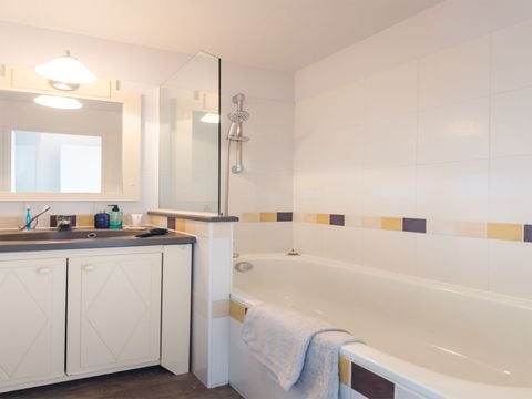 STUDIO 4 personnes - Studio - 1 alcôve - Terrasse ou balcon - climatisé