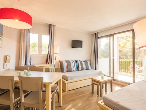 APPARTEMENT 6 personnes - - 1 chambre + 1 alcôve - Terrasse ou balcon - climatisation