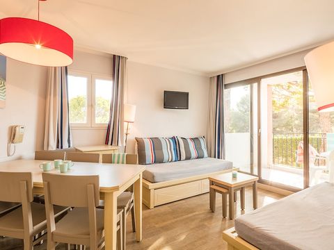 APPARTEMENT 6 personnes - - 1 chambre + 1 alcôve - Terrasse ou balcon - climatisation