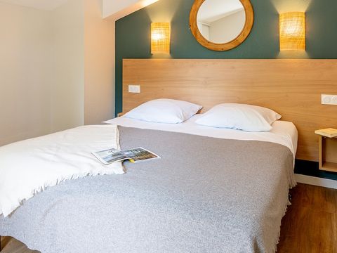 APPARTEMENT 6 personnes - 1 chambre + 1 coin nuit - Terrasse ou balcon - Rénové