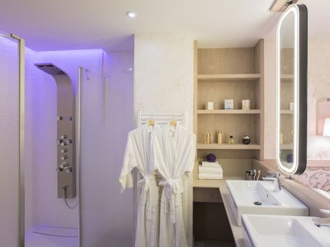 APPARTEMENT 6 personnes - 2 chambres - sauna - baignoire balnéo