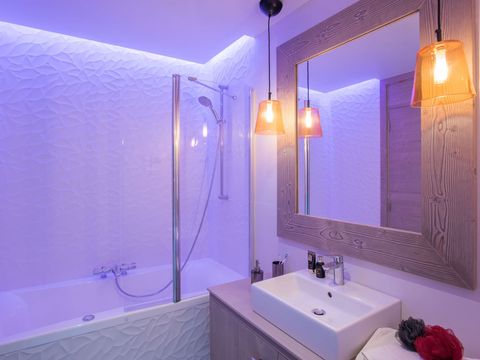 APPARTEMENT 6 personnes - 2 chambres - sauna - baignoire balnéo