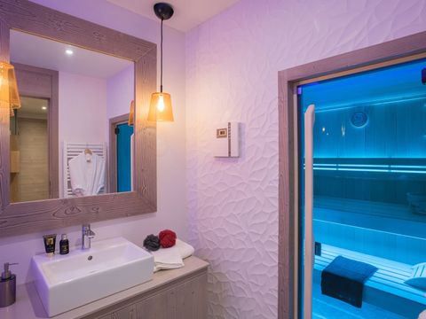 APPARTEMENT 6 personnes - 2 chambres - sauna - baignoire balnéo