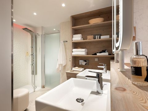 APPARTEMENT 6 personnes - 2 chambres - sauna - baignoire balnéo