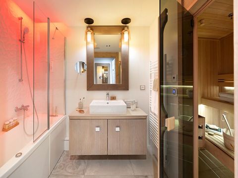 APPARTEMENT 6 personnes - 2 chambres - sauna - baignoire balnéo