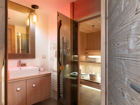 APPARTEMENT 6 personnes - 2 chambres - sauna - baignoire balnéo