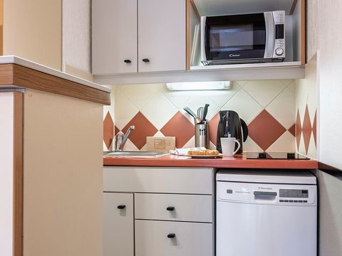 STUDIO 6 personnes - (max 4 adultes) - 1 coin nuit + 1 mezzanine - vue montagne