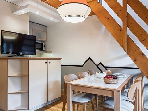 STUDIO 6 personnes - (max 4 adultes) - 1 coin nuit + 1 mezzanine - vue montagne