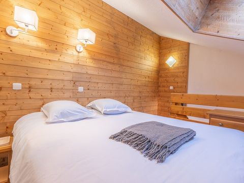 STUDIO 6 personnes - (max 4 adultes) - 1 coin nuit + 1 mezzanine - vue montagne