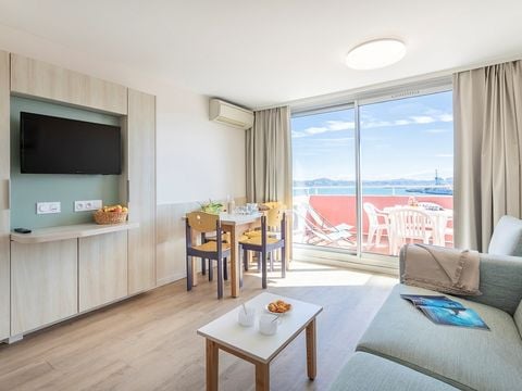 Studio 5 personnes - 1 coin - Nuit - Vue mer