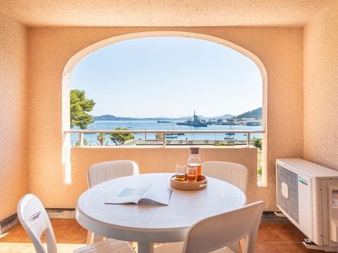 Studio 5 personnes - 1 coin - Nuit - Vue mer