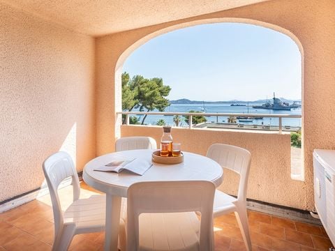 Studio 5 personnes - 1 coin - Nuit - Vue mer