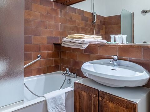 STUDIO 4 personnes - Studio 4 personnes - 1 coin nuit - Balcon ou rez de jardin