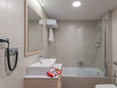 Chambre 3 personnes - Chambre d'hôtel standard C3