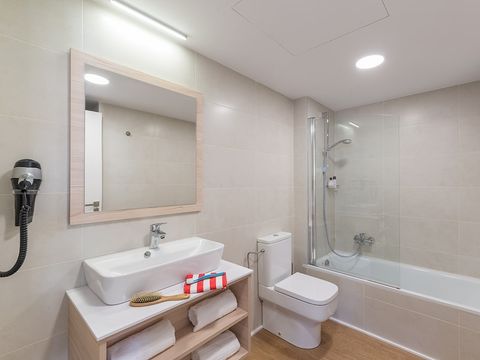 Chambre 4 personnes - Chambre d'hôtel Standard C4 3+1
