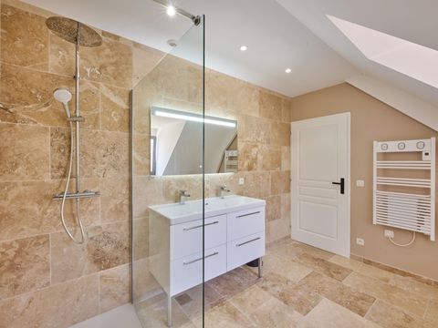 VILLA 8 personnes - 2 salles de bain - piscine supérieure