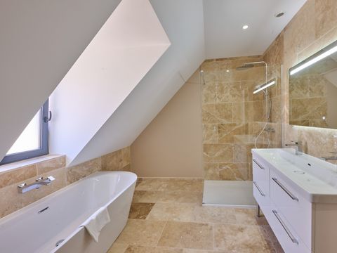 VILLA 8 personnes - 2 salles de bain - piscine supérieure