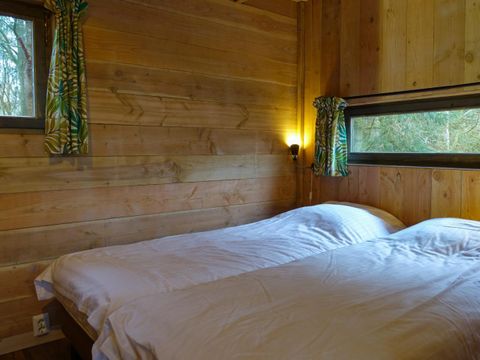 HÉBERGEMENT INSOLITE 6 personnes - Maison dans les arbres XXL Bain à remous