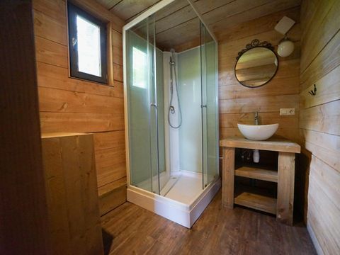 HÉBERGEMENT INSOLITE 6 personnes - Maison dans les arbres XXL Bain à remous