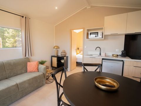 Lodge 4 personnes - Ethnique - Sans spa - 1 chambre - Canapé convertible séjour