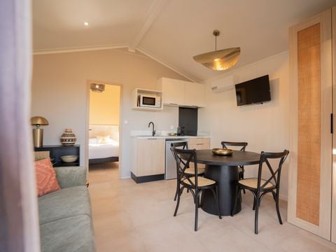 Lodge 4 personnes - Ethnique - Sans spa - 1 chambre - Canapé convertible séjour