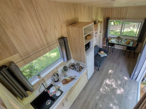 Hébergement 4 personnes - Tiny House 2 chambres + Slow Box avec vue sur la rivière 4 pers.
