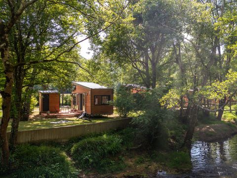 Hébergement 4 personnes - Tiny House 2 chambres + Slow Box avec vue sur la rivière 4 pers.