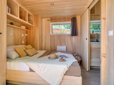 Hébergement 4 personnes - Tiny House 2 chambres + Slow Box avec vue sur la rivière 4 pers.