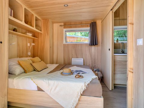 HÉBERGEMENT INSOLITE 4 personnes - Tiny House 2 chambres + Slow Box avec vue sur la rivière 4 pers.