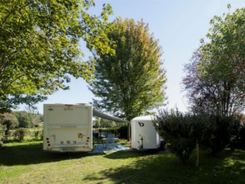 Emplacement - Simple - 2 pers+ - Véhicule