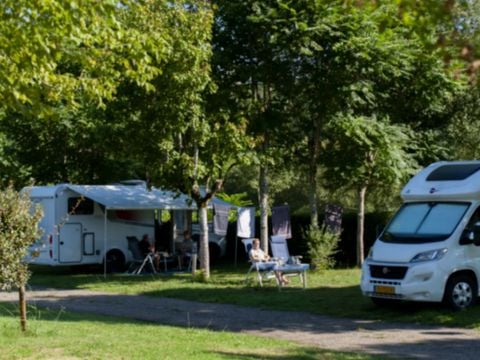 Emplacement - Simple - 2 pers+ - Véhicule