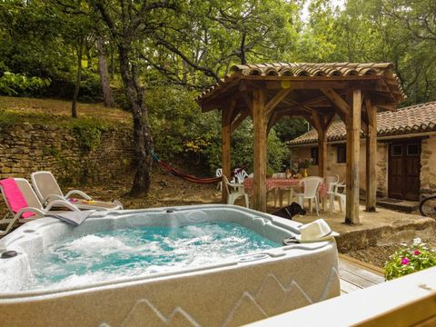 GÎTE 2 personnes - Gîte Roussillon 2p avec spa privatif