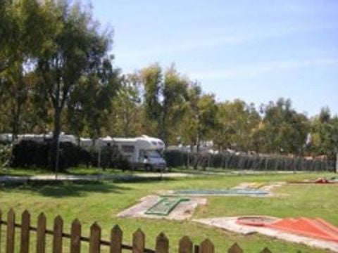 Emplacement - Un camping-car, une caravane ou une tente de toutes tailles.
