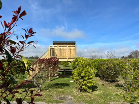 HÉBERGEMENT INSOLITE 2 personnes - cabane campetoile pilotis