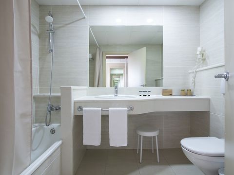 CHAMBRE 2 personnes - BALCON - PETIT-DÉJEUNER INCLUS
