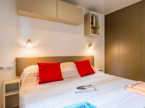 MOBILHOME 8 personnes - Mobil-home | Premium | 3 Ch. | 6/8 Pers. | Terrasse surélevée | 2 SDB