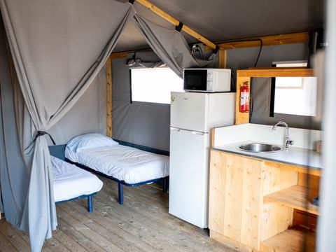 TENTE TOILE ET BOIS 4 personnes - Les Issambres