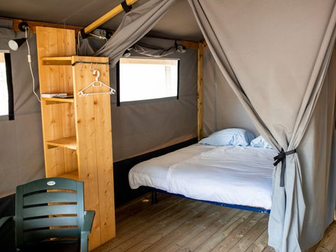 TENTE TOILE ET BOIS 4 personnes - Les Issambres