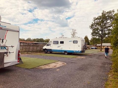 Emplacement - Aire de stationnement pour camping-cars « Basis »