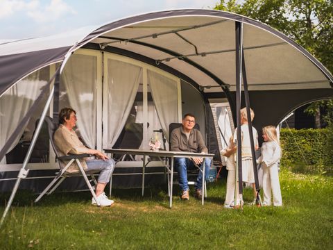 Emplacement - Comfort Plus XL avec sanitaires privés - Korenbloem
