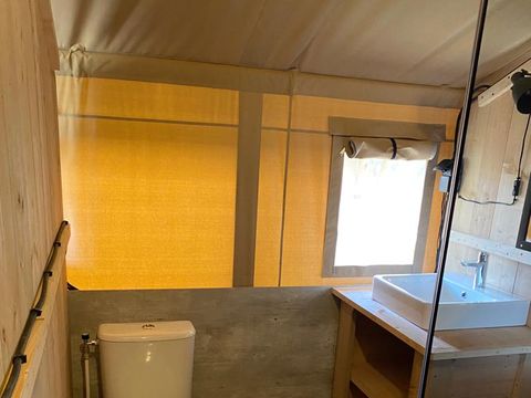 TENTE TOILE ET BOIS 4 personnes - y compris les installations sanitaires