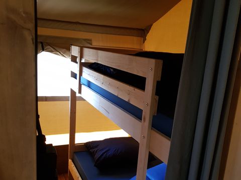 TENTE TOILE ET BOIS 4 personnes - y compris les installations sanitaires