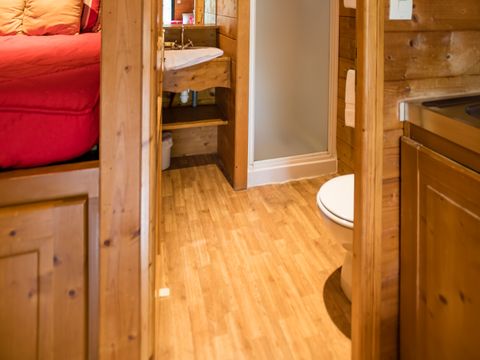 LODGE 5 personnes - Roulotte ( Séjour Deluxe ) climatisée / avec petit déjeuner / 2 pers inclus / Spa privatif en option