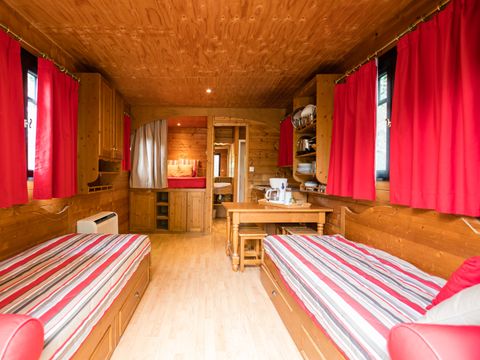 LODGE 5 personnes - Roulotte ( Séjour Deluxe ) climatisée / avec petit déjeuner / 2 pers inclus / Spa privatif en option