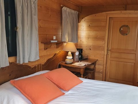 LODGE 2 personnes - Roulotte hôtelière climatisée avec petit déjeuner / Spa privatif en option